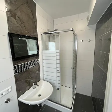 Uebernachtung By Tag Apartment Kassel Exterior photo